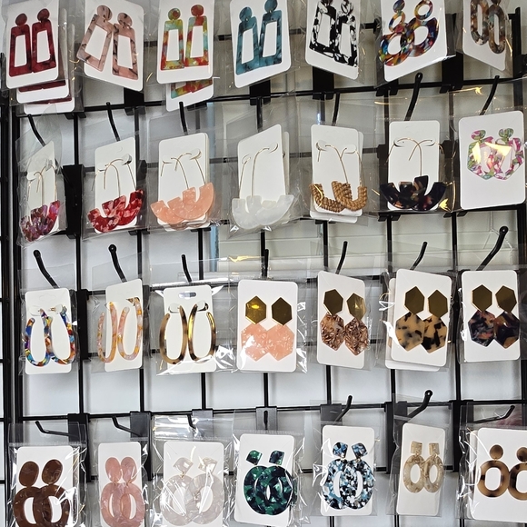 Mystery Earring Bundle! The More You Bid, The More You Get! - Picture 3 of 17